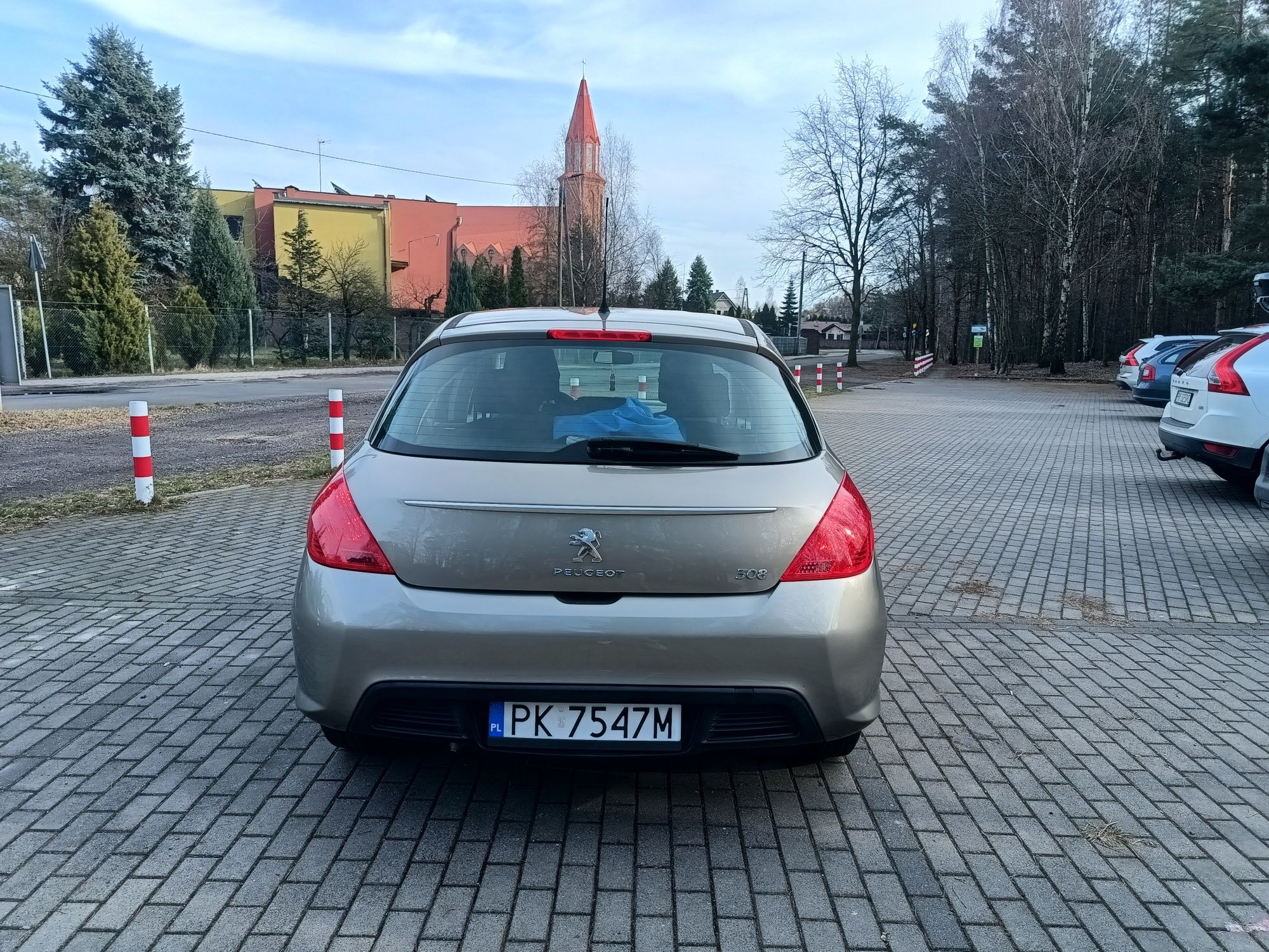 Sprzedam Peugeot 308 z niskim przebiegiem. Polski salon.