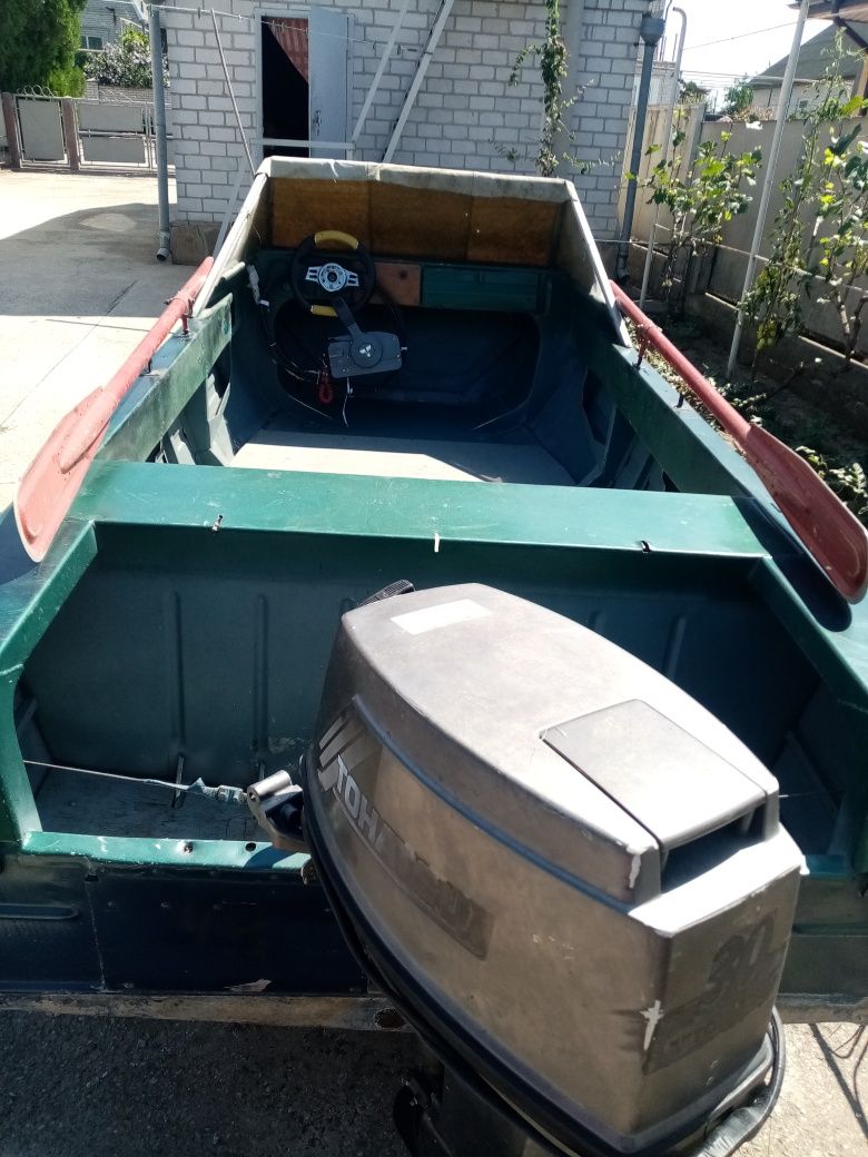 Продам Лодку "Крим"с мотором.
