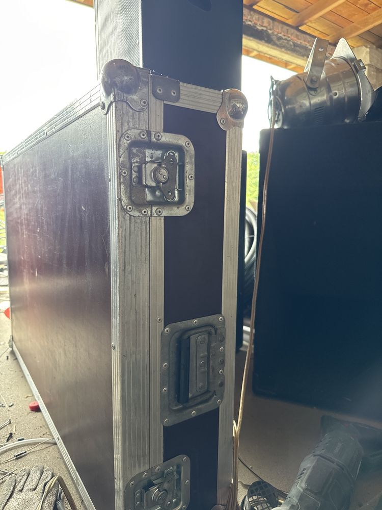 Mikser estradowy stół djski 24 kanały solton hard case