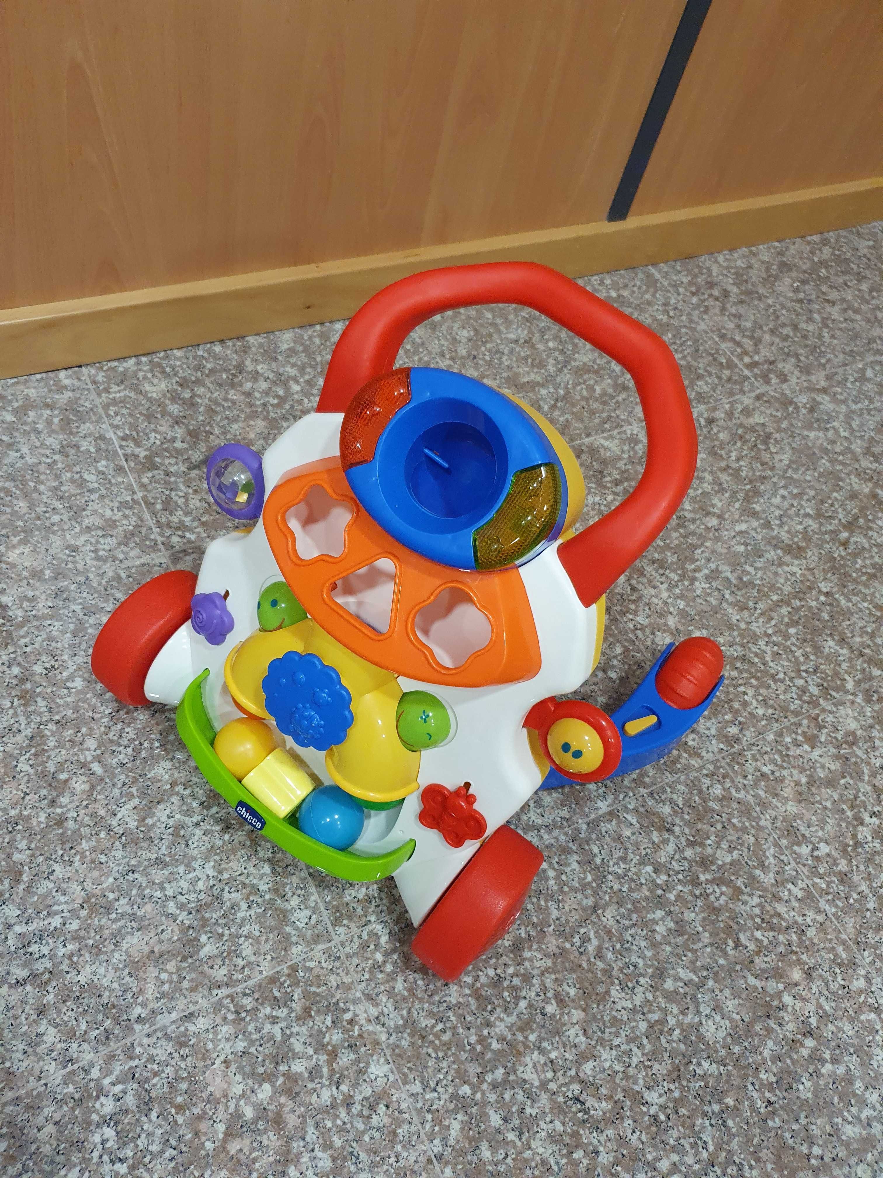 Andarilho Chicco e torre Fisher Price