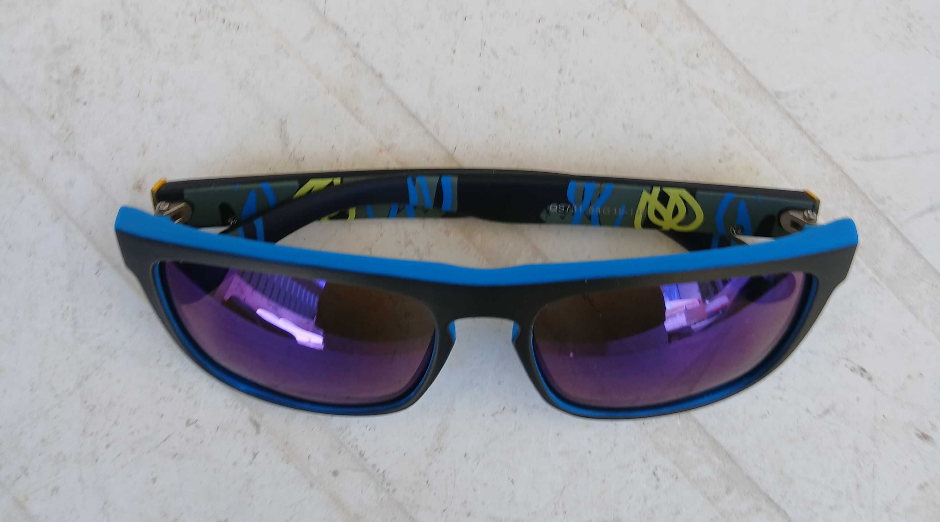Óculos de sol Quiksilver, excelentes, UV400, a estrear