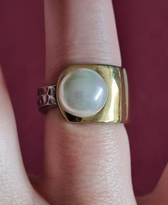 Anel bicolor, em aço, com uma pérola. T17