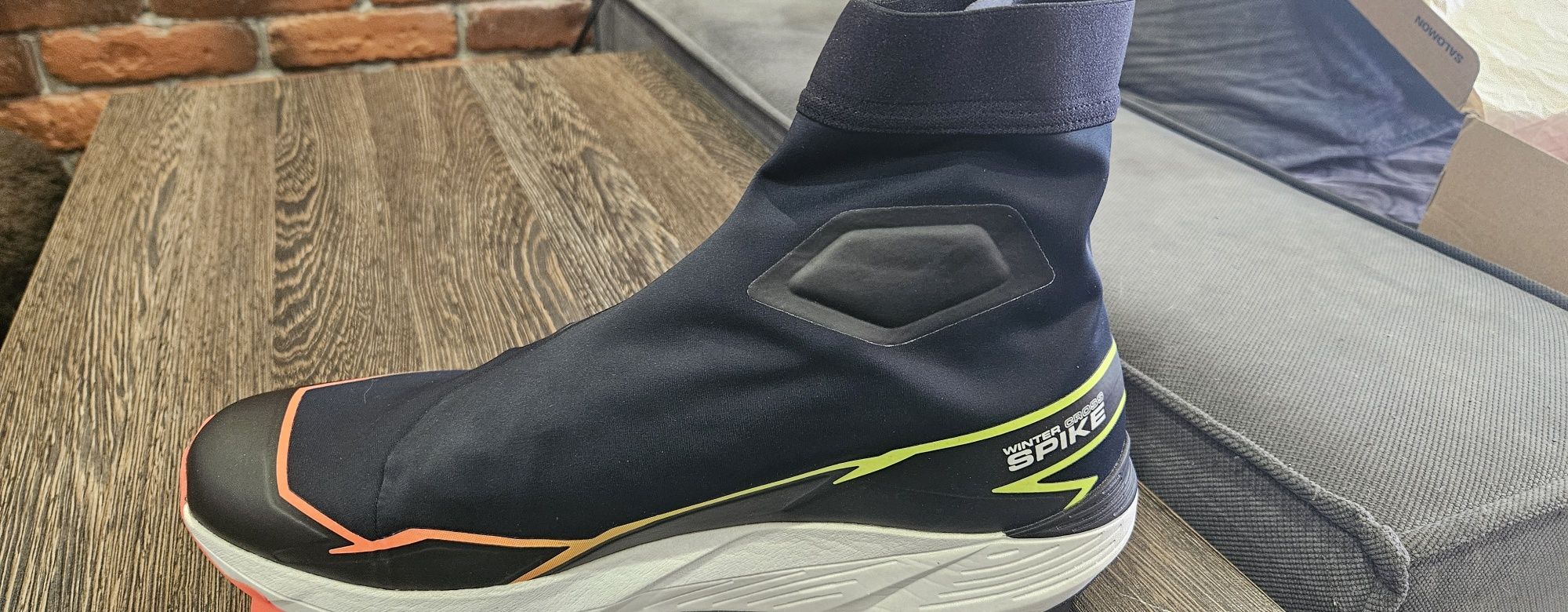 Продам бігові зимові кросівки Salomon