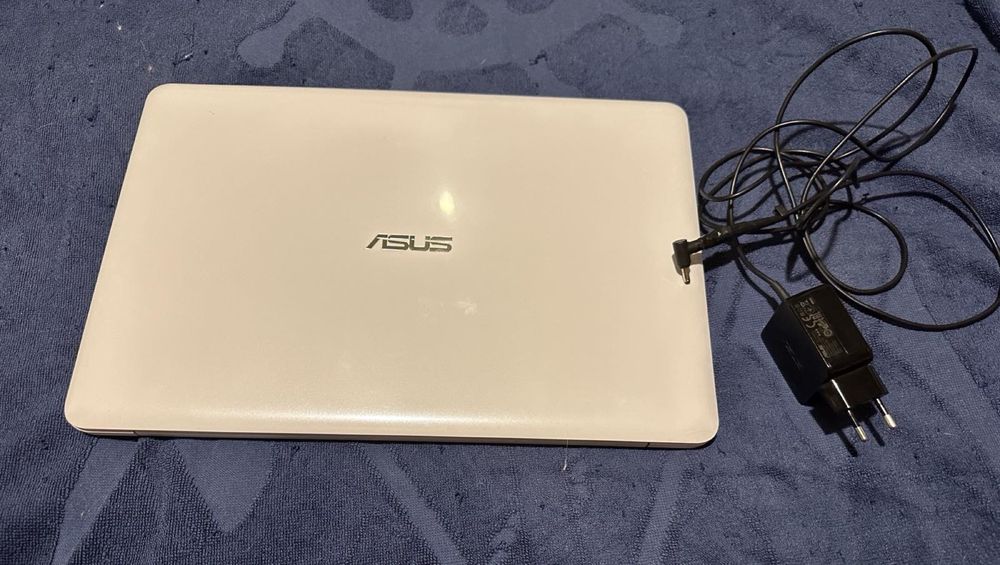 Ноутбук ASUS e 502m