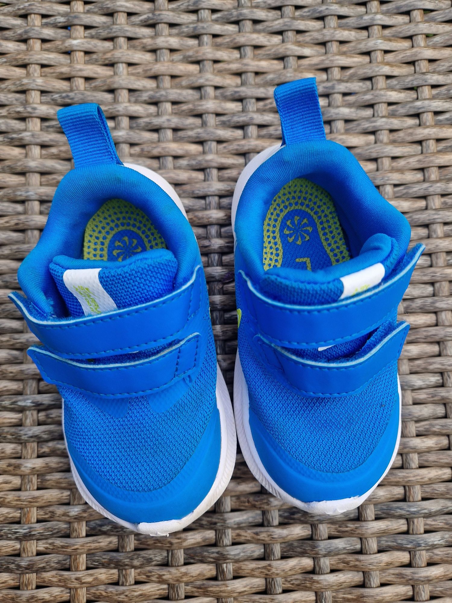 Buty Nike Runner r 22