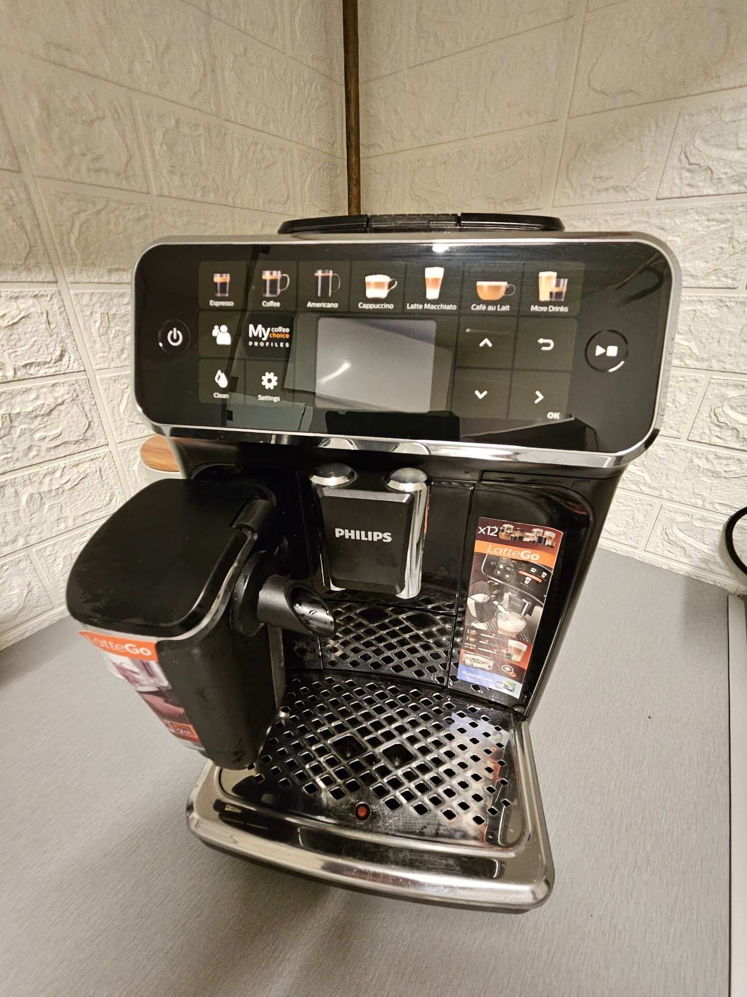 Ekspres philips latte go