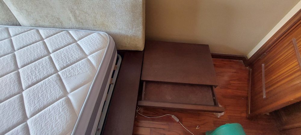 Cama de casal usada