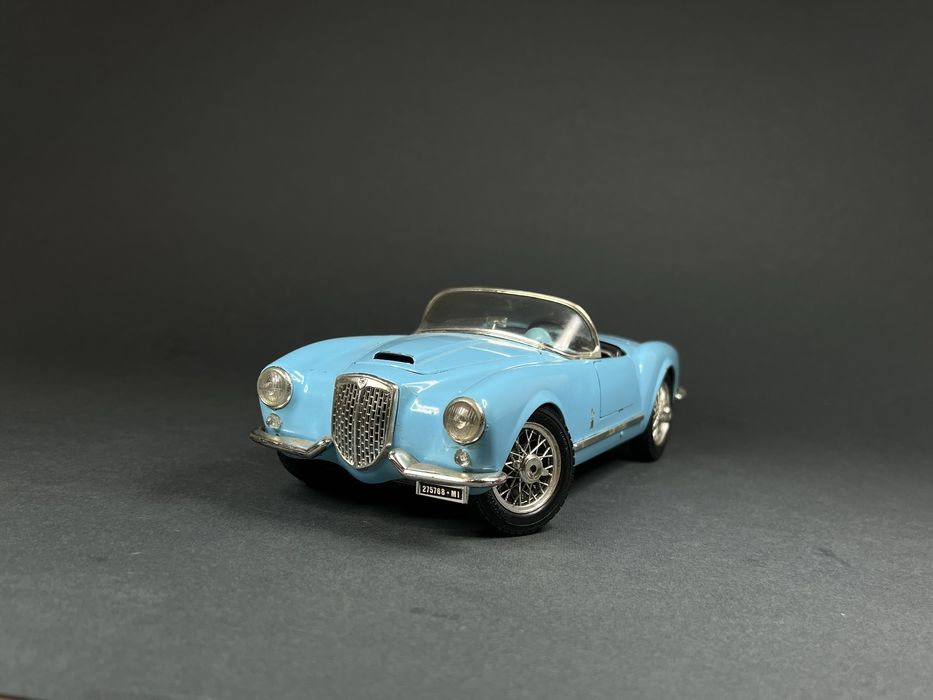 Моделі машинки 1:18 Maisto Bburago
