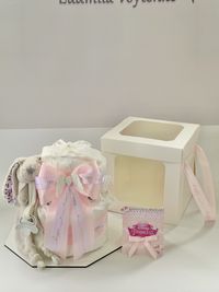 Памперсний торт з підгузків для новонародженої дівчинки хрестини