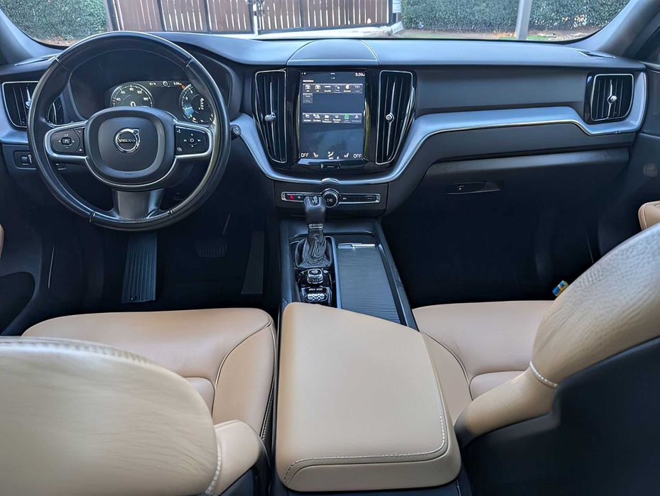 Volvo XC60      2020