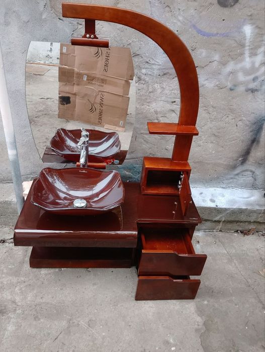 Продам умывальник стеклянный с тумбой для ванной комнаты