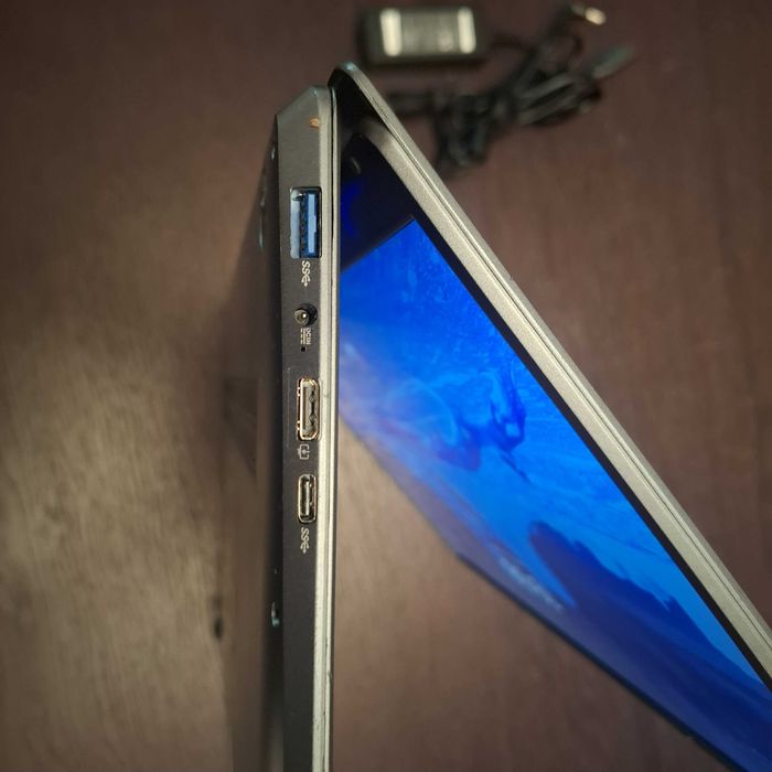 Laptop  Intel 11gen. 500Gb ssd m.2, 8 Gb ddr4 , 17,3 cale + ładowarka