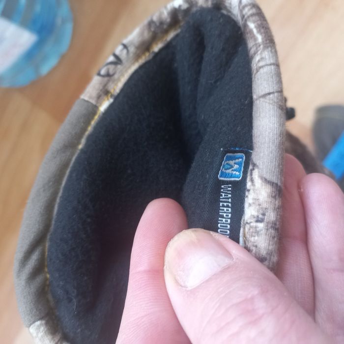 Продам перчатки зимние,флисовые. Hot shot