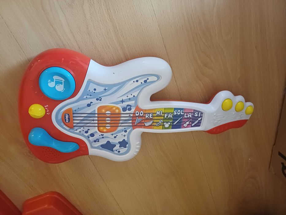Brinquedo guitarra elétrica chicco