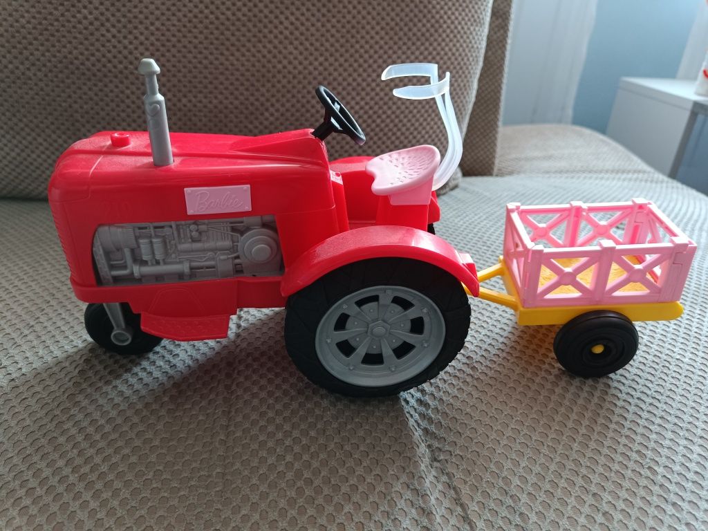 Traktor dla Barbie z przyczepą