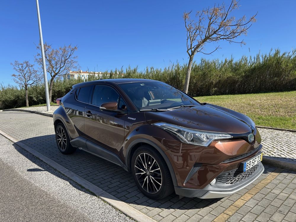 Toyota C-HR 1.8 Hybrid Confort 2016 - Bem equipado e pronto a circular
