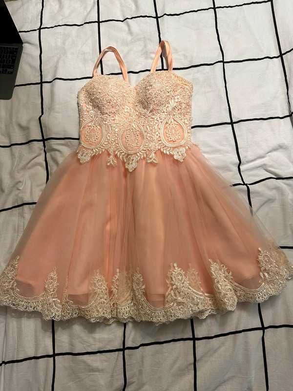 Przepiękna, gorsetowa różowa sukienka