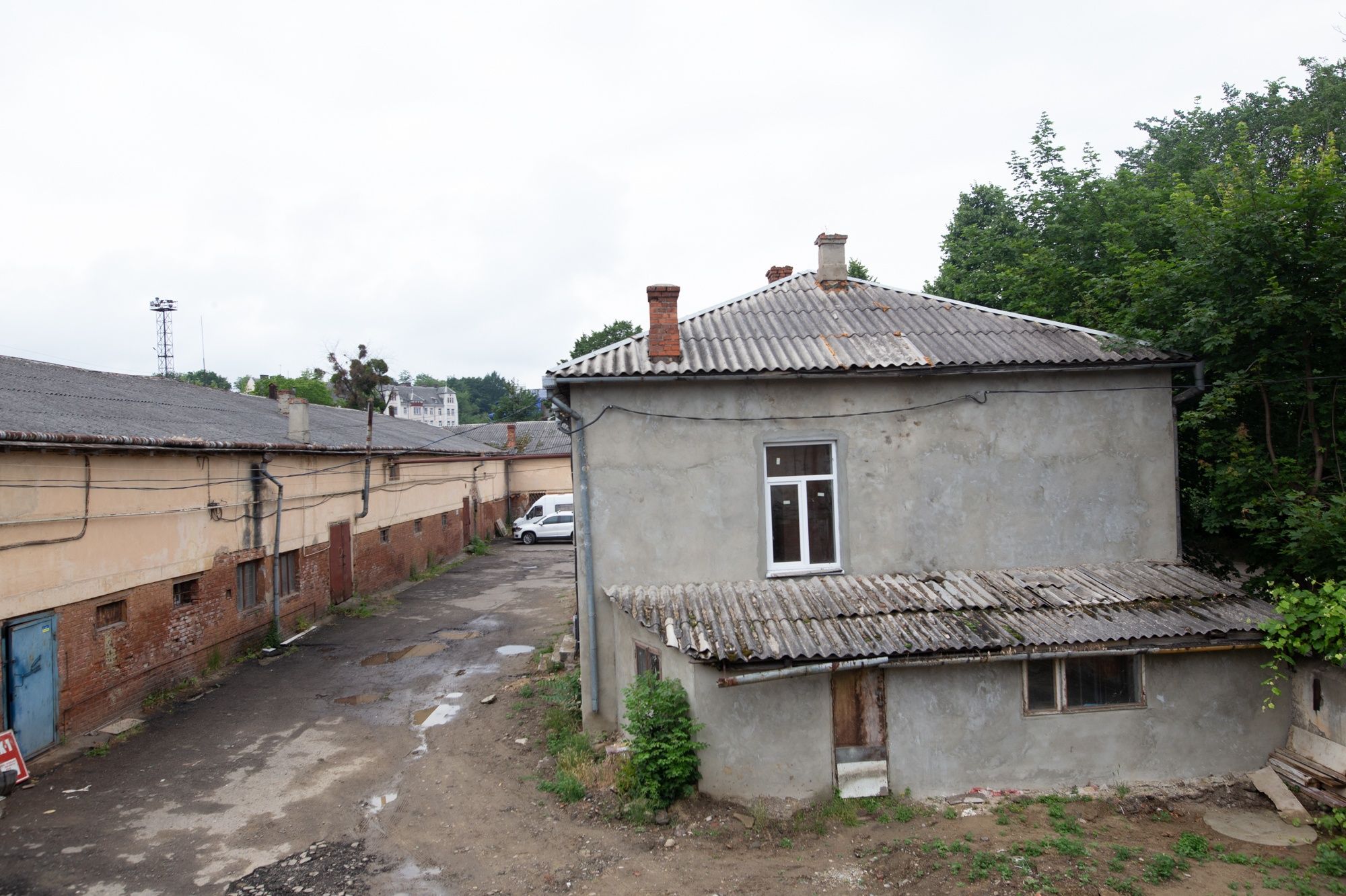 Терміновий продаж складсього виробничого комерційних приміщеня біля ЖД