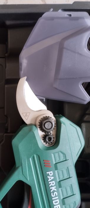 Tesoura de podar a bateria Parkside 20v nova