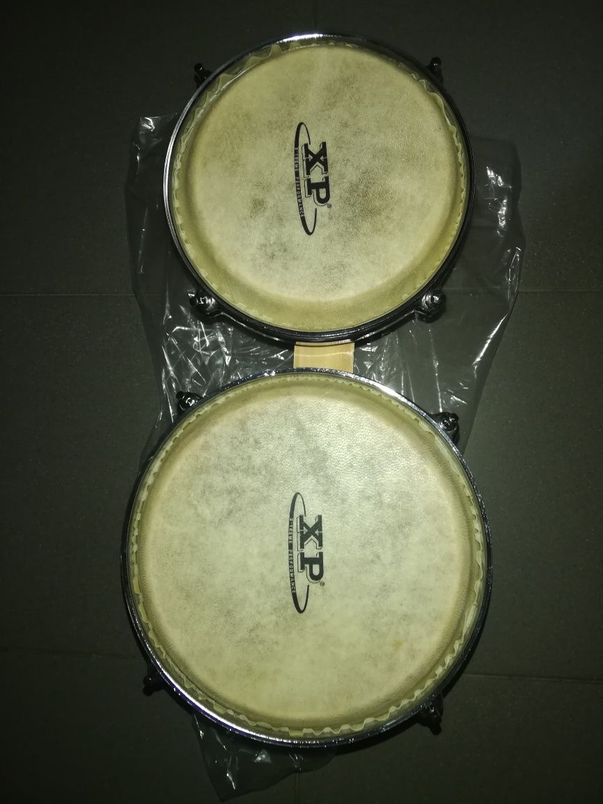 Bongos em pele novos