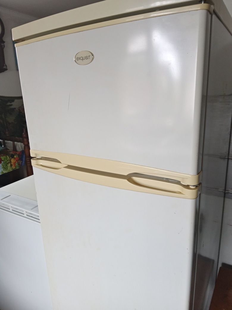 Морозильна камера Liebherr ,малий холодильник Whirlpool дуже економний