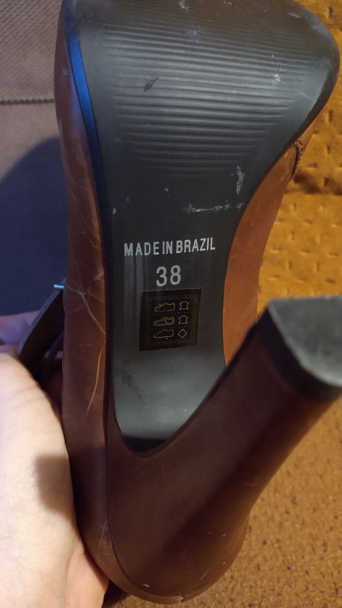 Buty damskie na obcasie