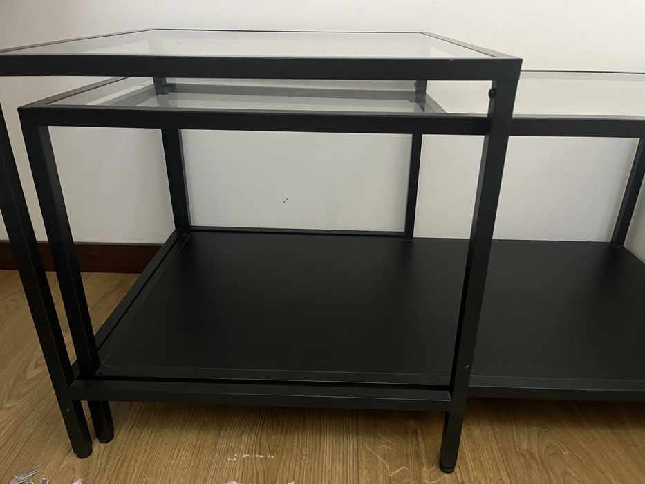 Mesas de apoio em metal preto