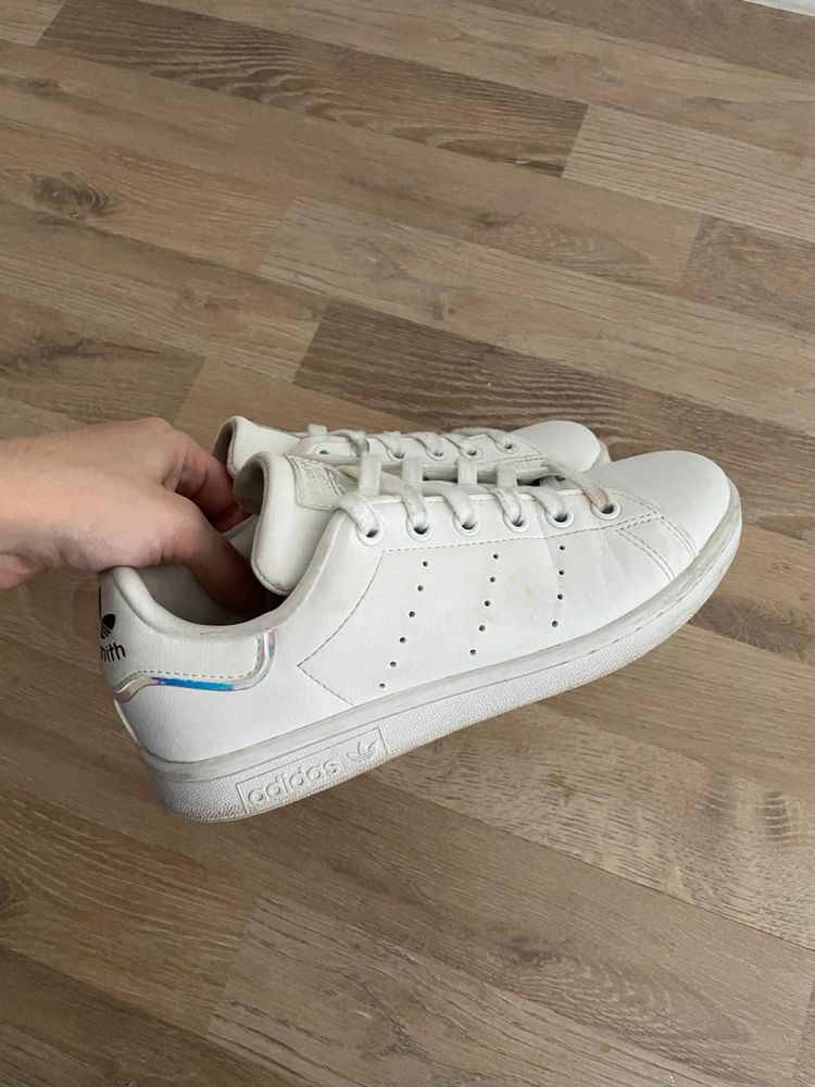 Stan Smith brancos como novos