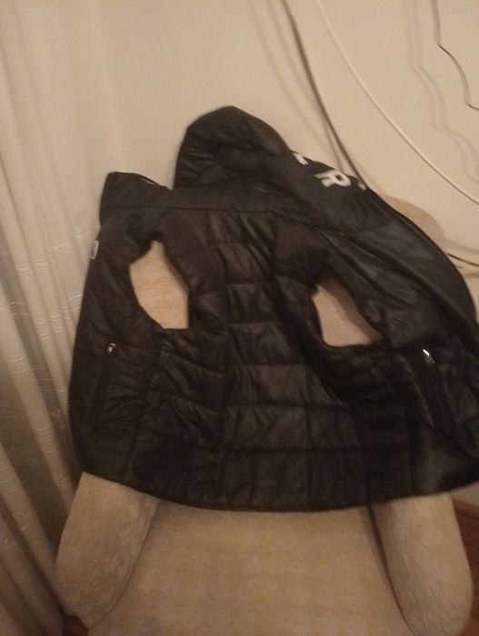 Colete da Moncler, em perfeito estado utilizado poucas vezes! ORIGINAL