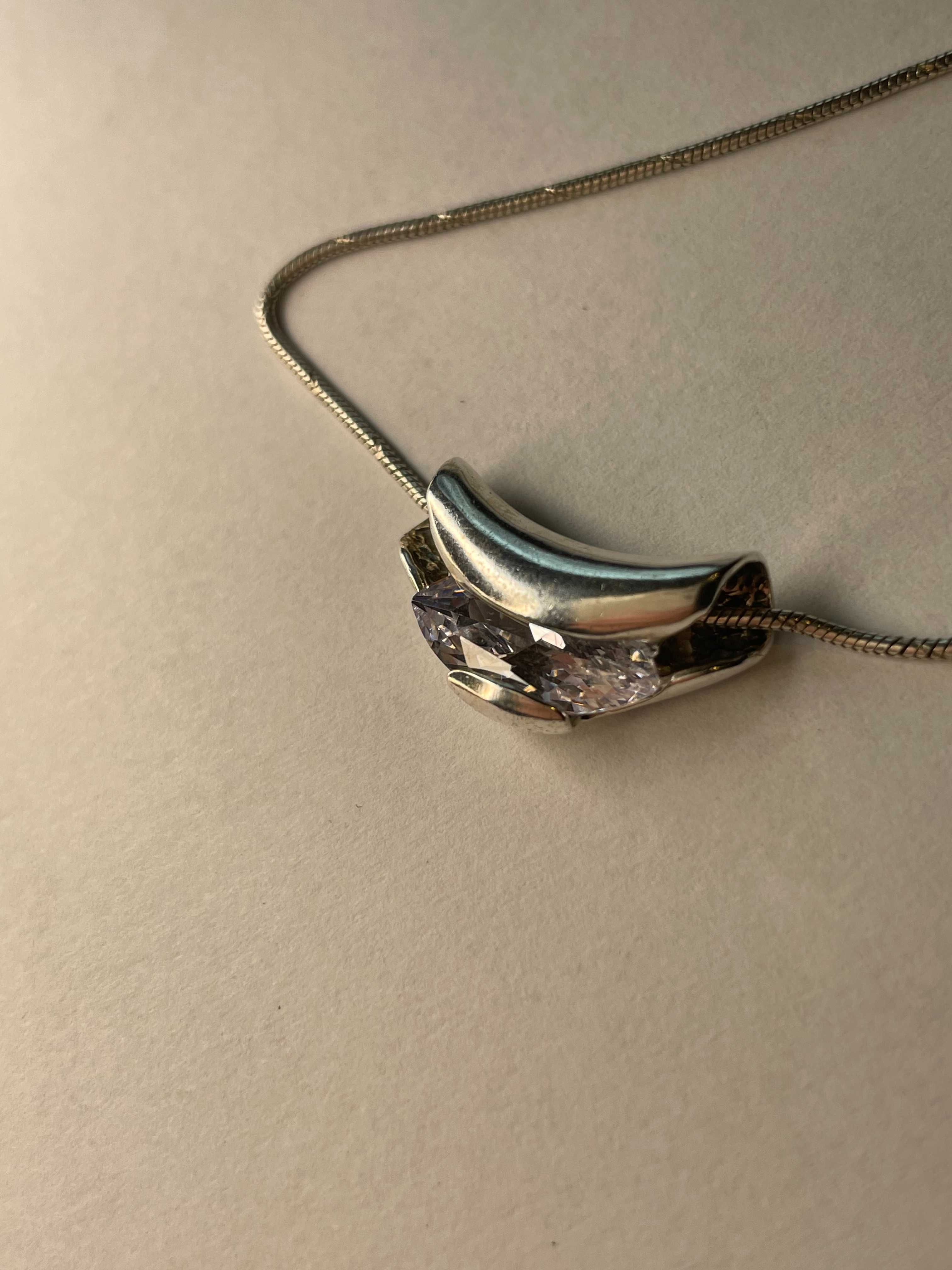 Srebrny łańcuszek z zawieszką-cyrkonia (prawdziwe srebro)