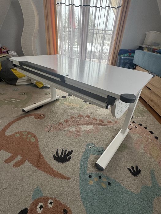 Biurko dziecięce regulowane