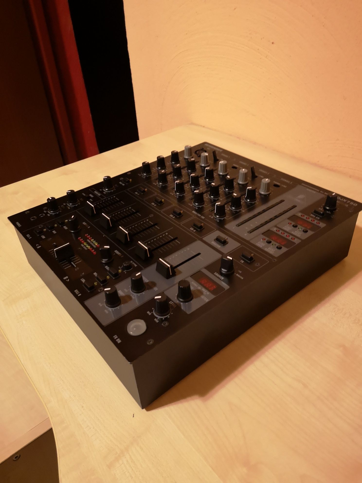 Behringer DJX 750