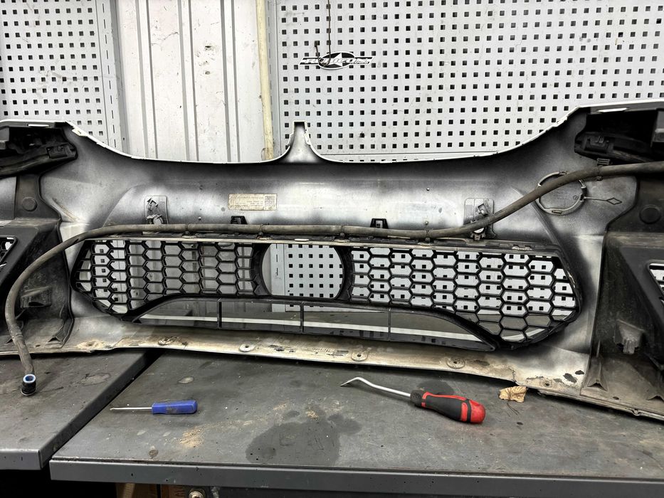 BMW M5 F90 бампер передний в сборе оригинал, решетки, ноздри