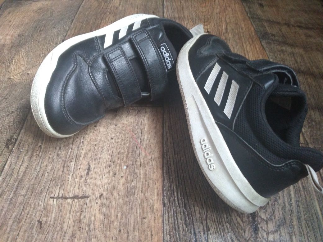 Czarne buty adidas chłopięce na rzepy 33