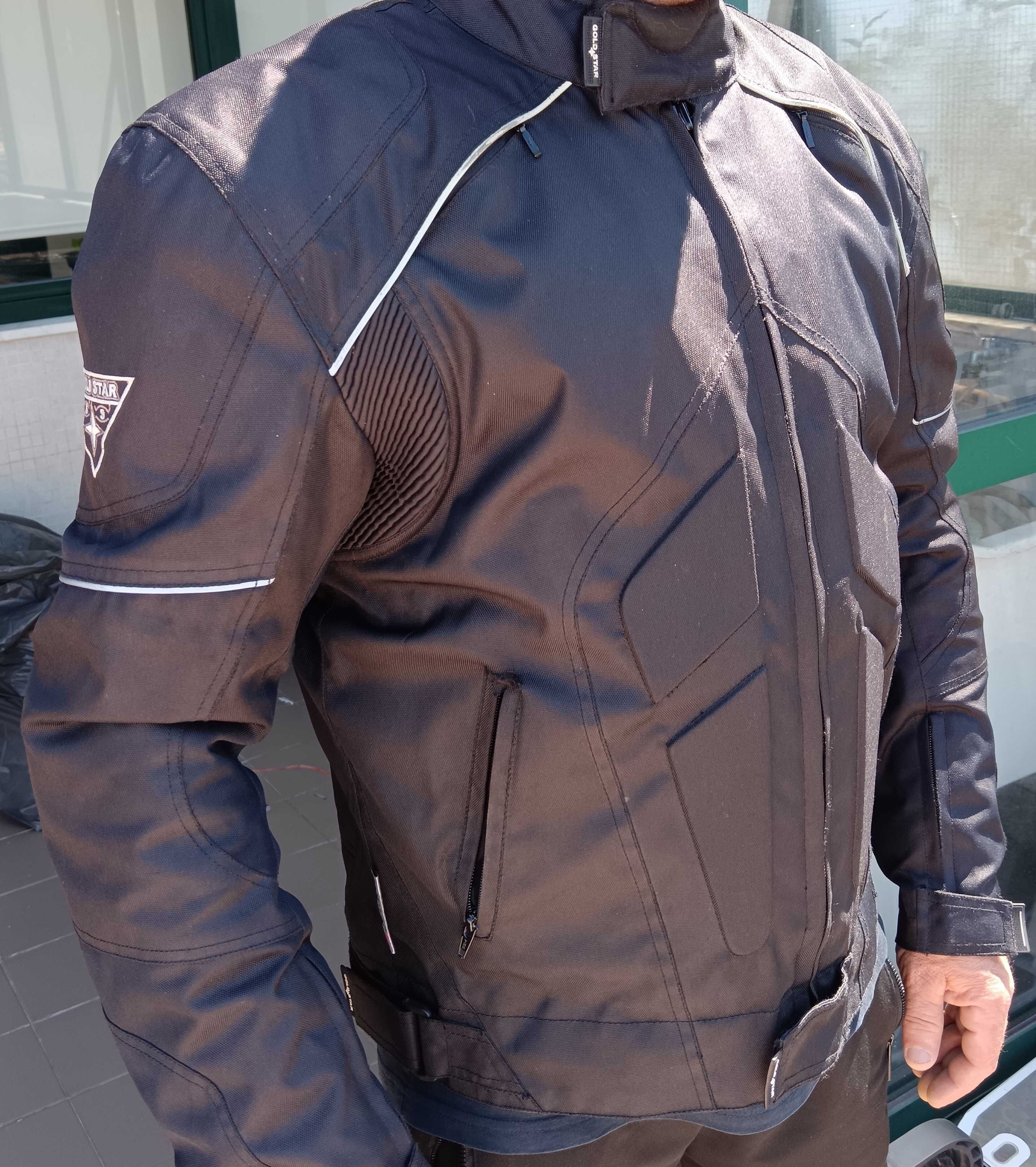 Casaco motard e capacete