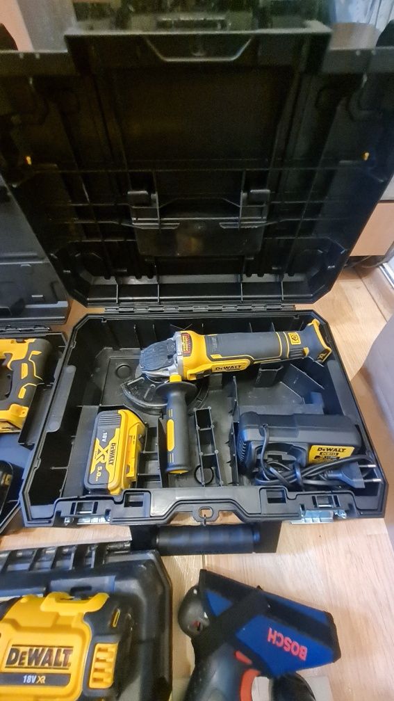 Інструмент акумуляторний Dewalt
