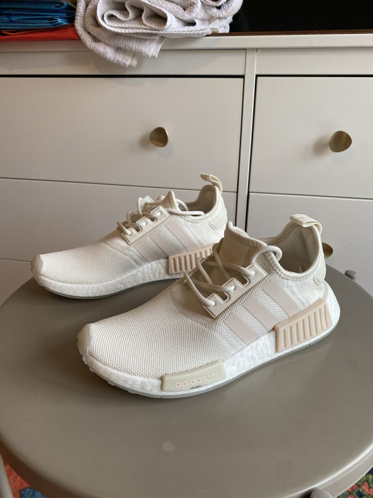 Кроссовки Adidas NMD R1 Cloud White Wonder Quartz