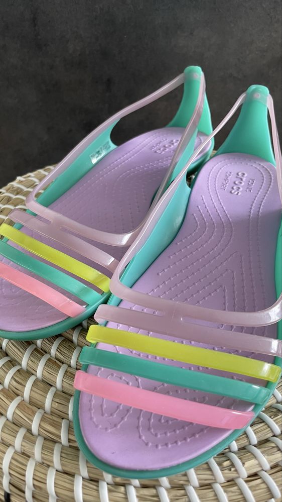 Crocs sandały Isabella Huarache Flat Iris & Green W9 39/40