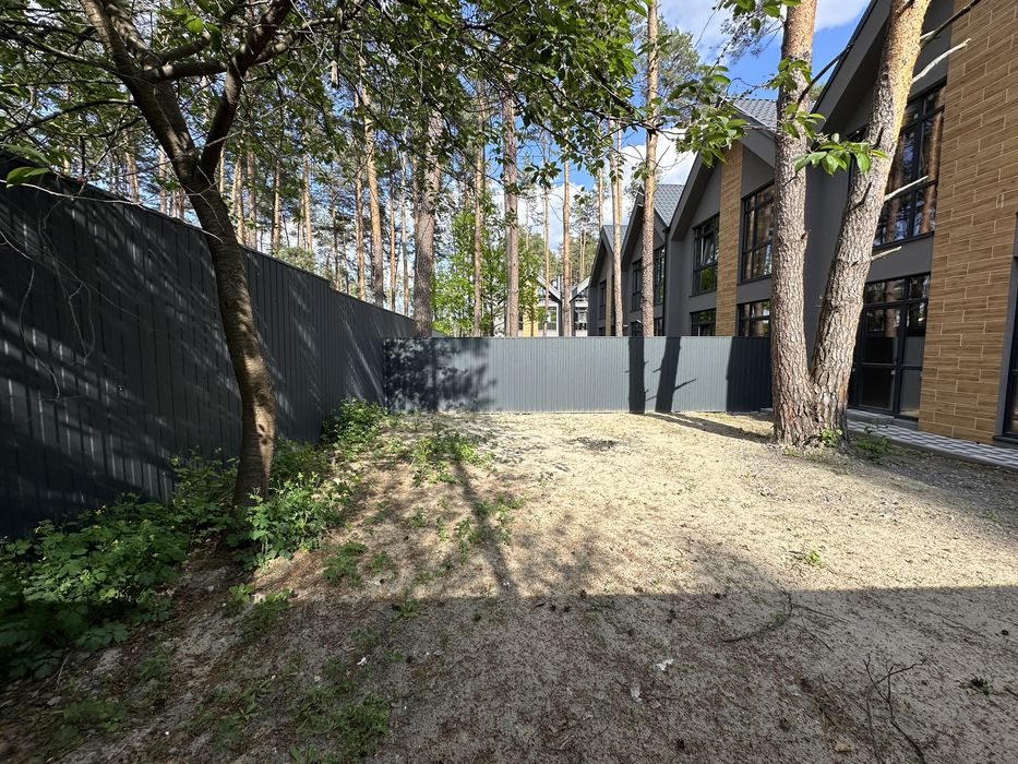 Таунхаус з великою земельною ділянкою. Є розтермінування