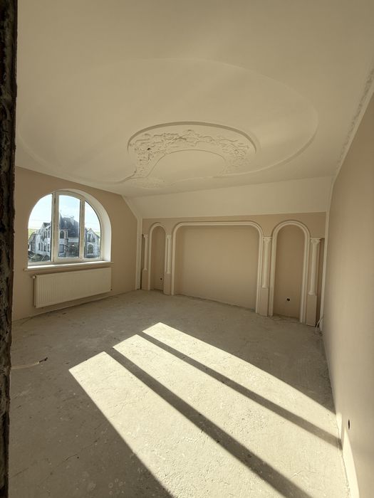 Не будинок, а зАмок.