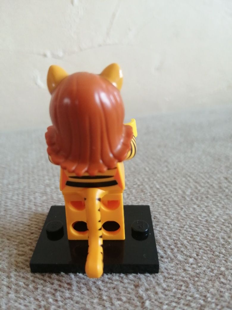 Lego minifigurka Tiger woman