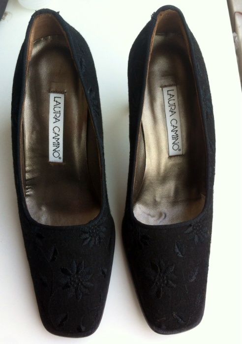 Sapatos Senhora Novos, preto bordados, nº 36