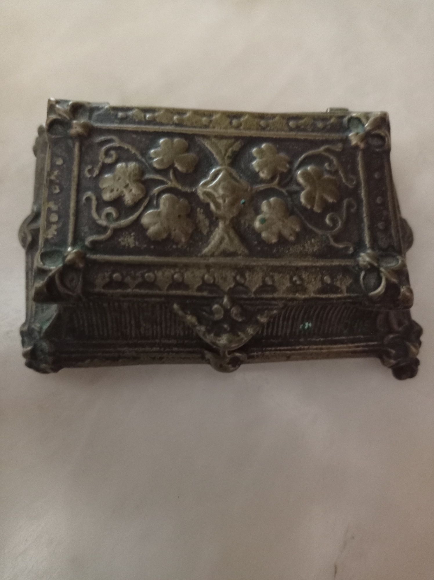 Guarda-jóias em bronze - Relíquia Histórica