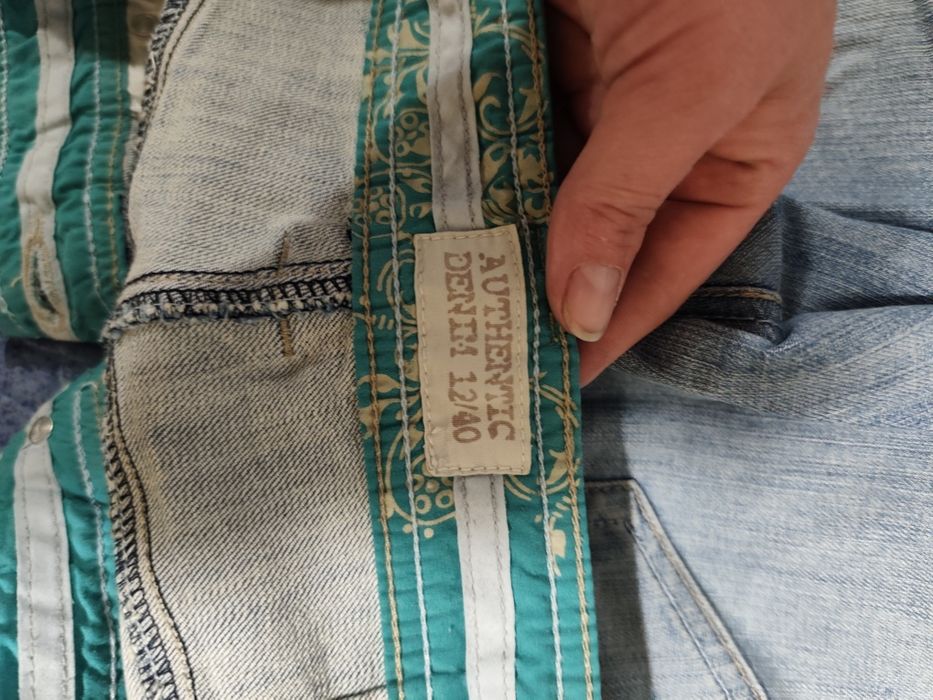 Джинсовий длиные шорты в хорошем состоянии