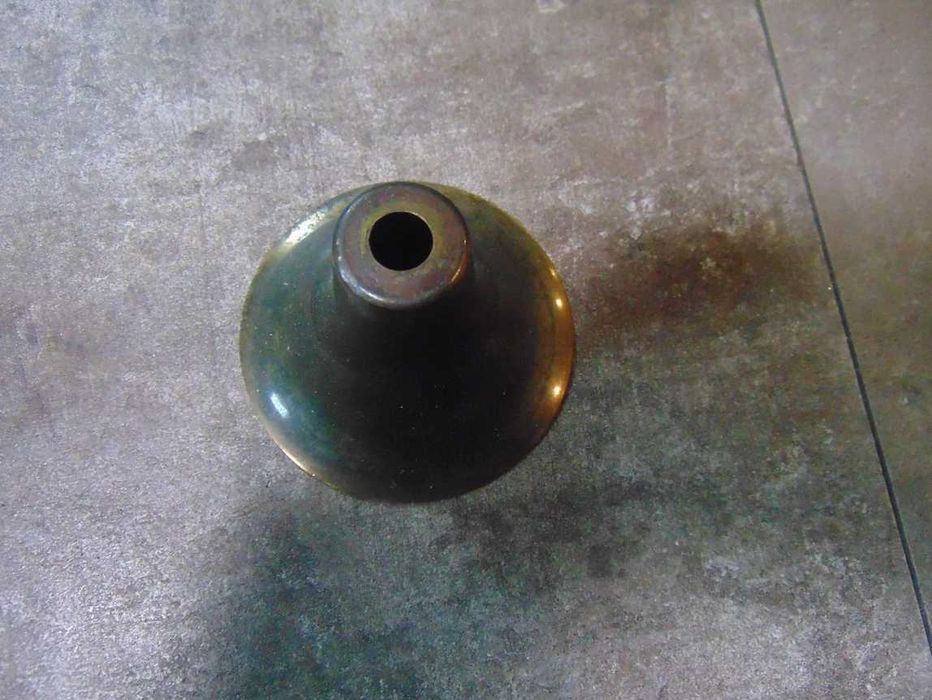 Stara mosiężna podsufitka,śr.9,3 cm.wys.6,2 cm.