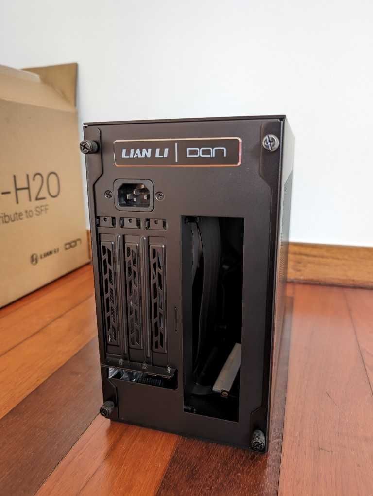 Caixa Mini-ITX Lian Li A4-H2O