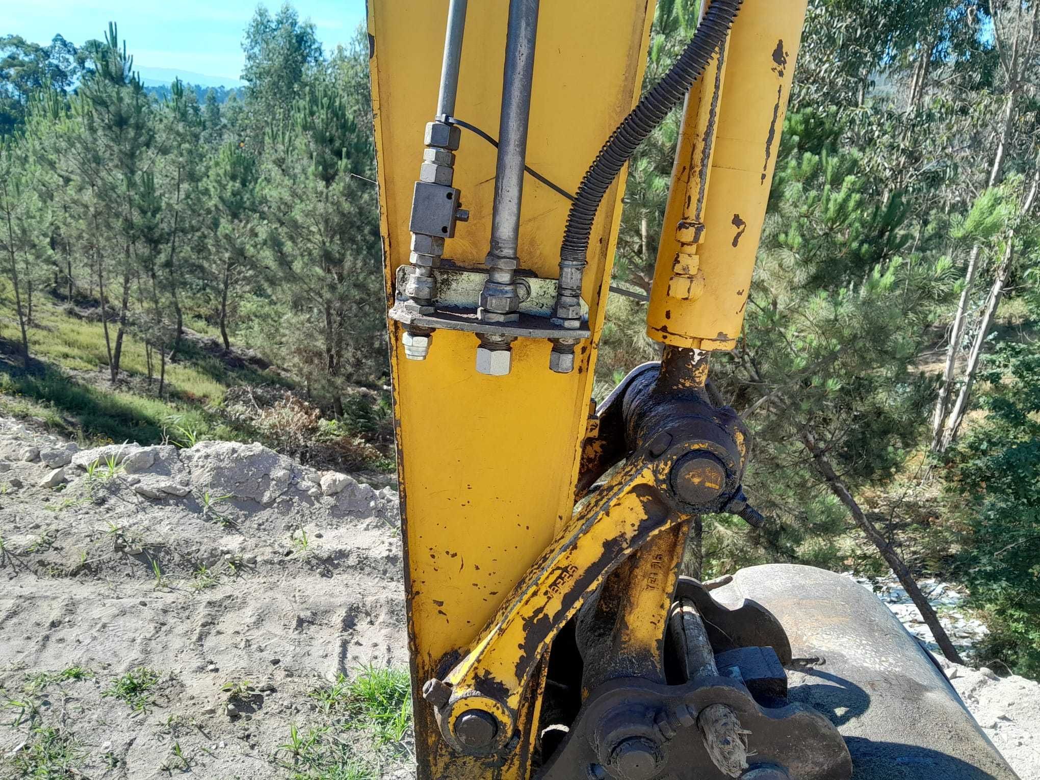 VENDO KOMATSU PC88MR-8 DE 2014 - 8 TONELADAS