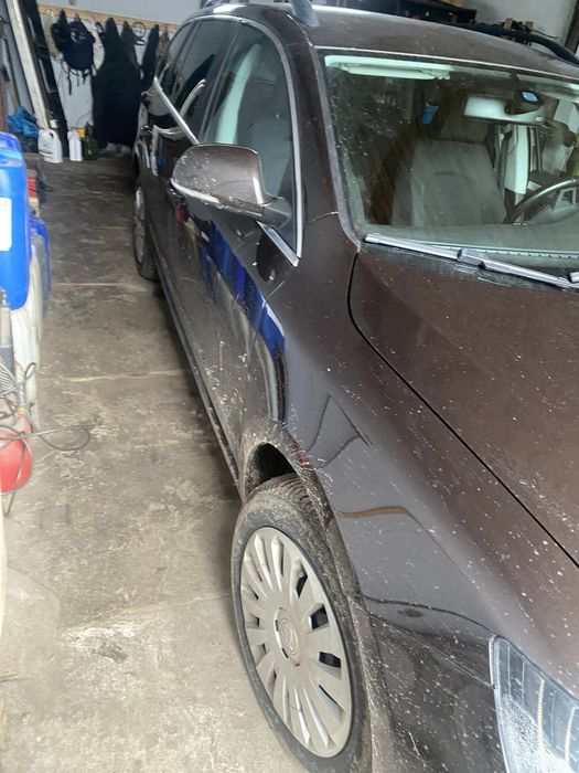 Авто повний привід,сама повна комплектація ,крім шкіри,сервісна книга!