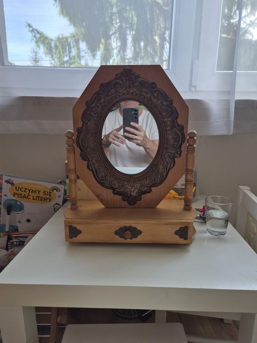 Toaletka drewniana z lustrem