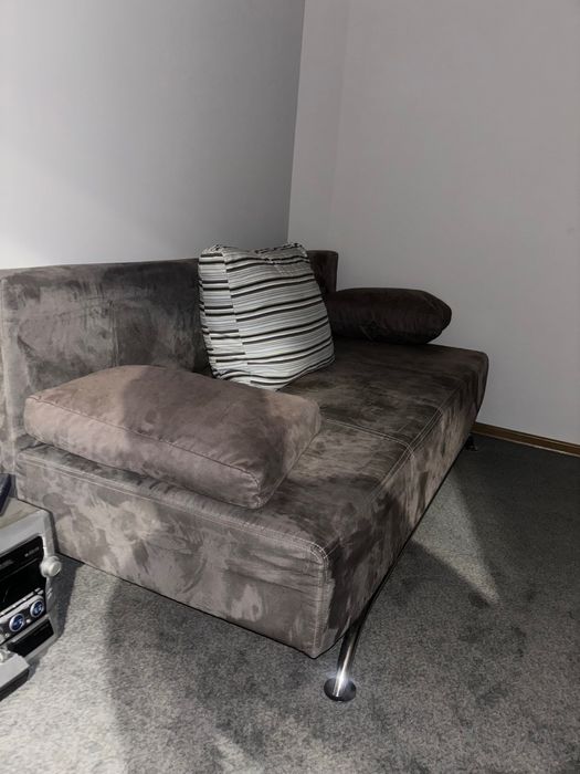 Sofa rozkładana z schowkami na pościel